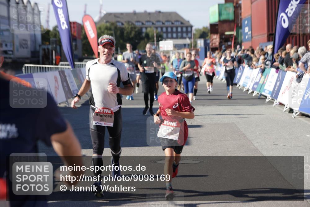 03.10.2025 - Köhlbrandbrückenlauf Jannik Wohlers http://msf.ph/oto/9098169 03.10.2025 13:23:20 Ziel 4339, 4553, 4905, 4911, 5076, 5573, 5716, 6277, 6291, 6618, 6619, 6652, 6653 meine-sportfotos.de