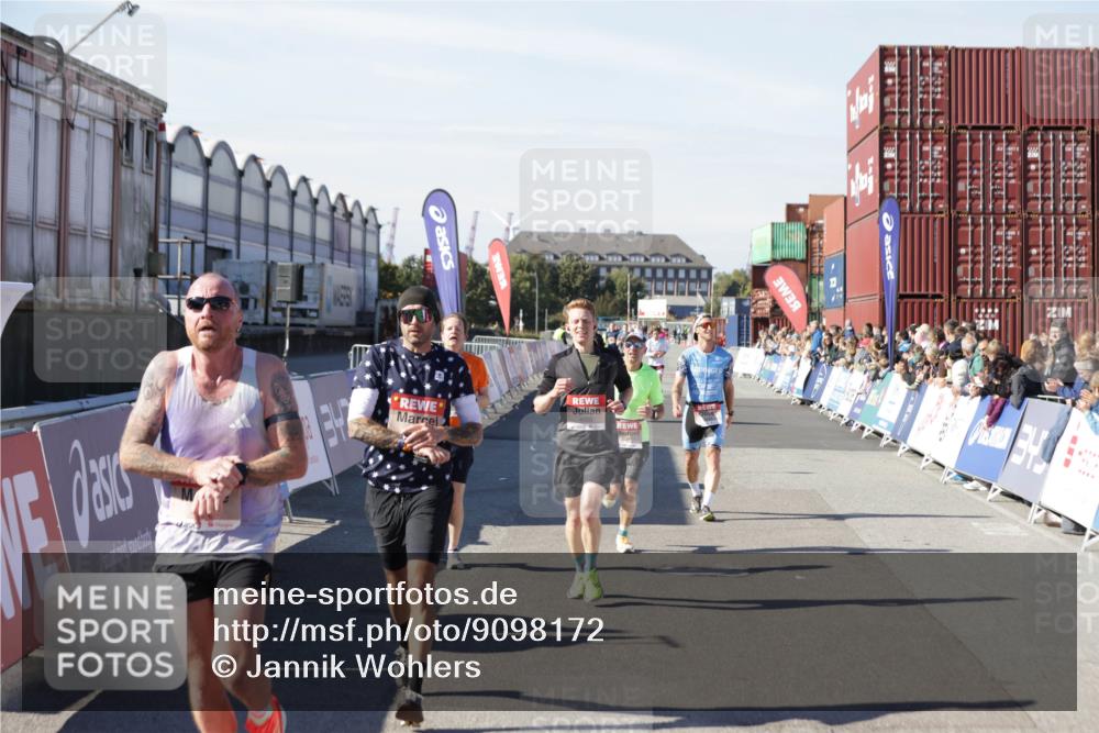 03.10.2025 - Köhlbrandbrückenlauf Jannik Wohlers http://msf.ph/oto/9098172 03.10.2025 12:56:14 Ziel 4041, 4050, 4078, 4114, 4123, 5957, 6206, 6489, 6495 meine-sportfotos.de