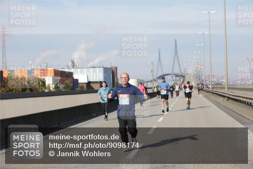 03.10.2025 - Köhlbrandbrückenlauf Jannik Wohlers http://msf.ph/oto/9098174 03.10.2025 10:19:24 Position 3 3517 meine-sportfotos.de