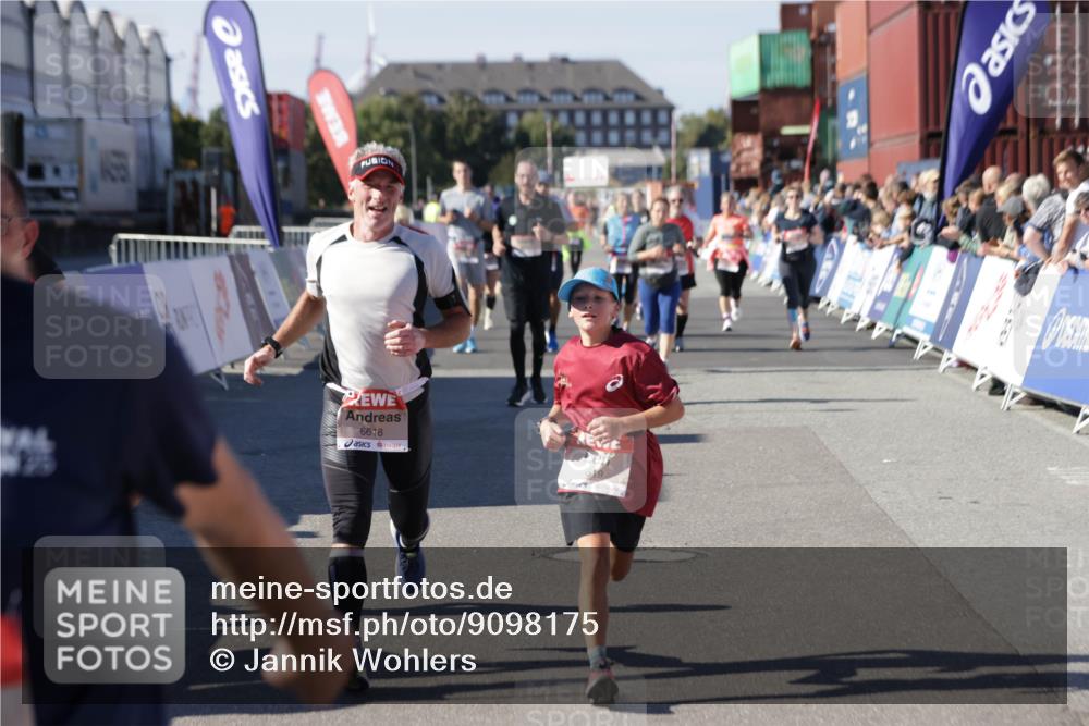 03.10.2025 - Köhlbrandbrückenlauf Jannik Wohlers http://msf.ph/oto/9098175 03.10.2025 13:23:20 Ziel 4339, 4553, 4905, 4911, 5076, 5573, 5716, 6277, 6291, 6618, 6619, 6652, 6653 meine-sportfotos.de