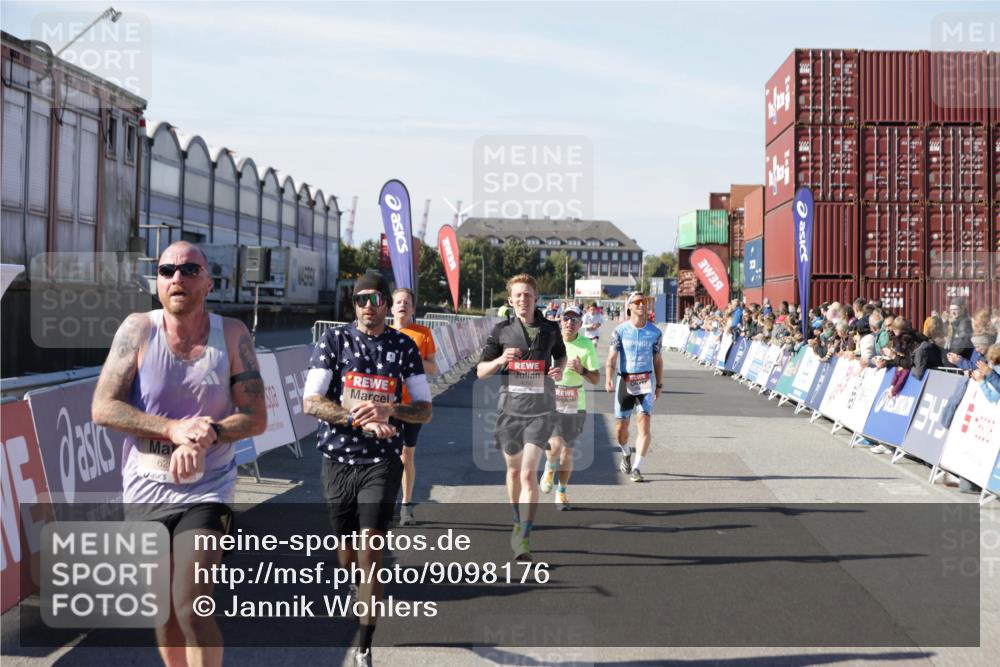 03.10.2025 - Köhlbrandbrückenlauf Jannik Wohlers http://msf.ph/oto/9098176 03.10.2025 12:56:15 Ziel 4028, 4041, 4050, 4078, 4114, 4123, 5957, 6206, 6489, 6495 meine-sportfotos.de