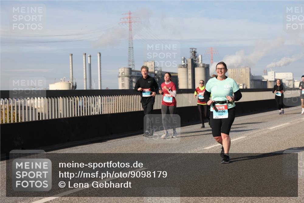03.10.2025 - Köhlbrandbrückenlauf Lena Gebhardt http://msf.ph/oto/9098179 03.10.2025 10:10:24 Position 2 2924 meine-sportfotos.de