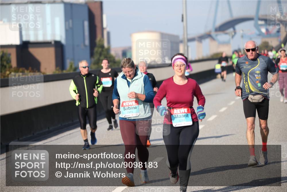 03.10.2025 - Köhlbrandbrückenlauf Jannik Wohlers http://msf.ph/oto/9098183 03.10.2025 10:19:46 Position 3 2515, 3284 meine-sportfotos.de