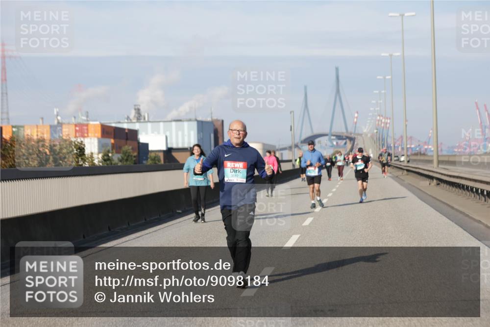 03.10.2025 - Köhlbrandbrückenlauf Jannik Wohlers http://msf.ph/oto/9098184 03.10.2025 10:19:24 Position 3 3517 meine-sportfotos.de