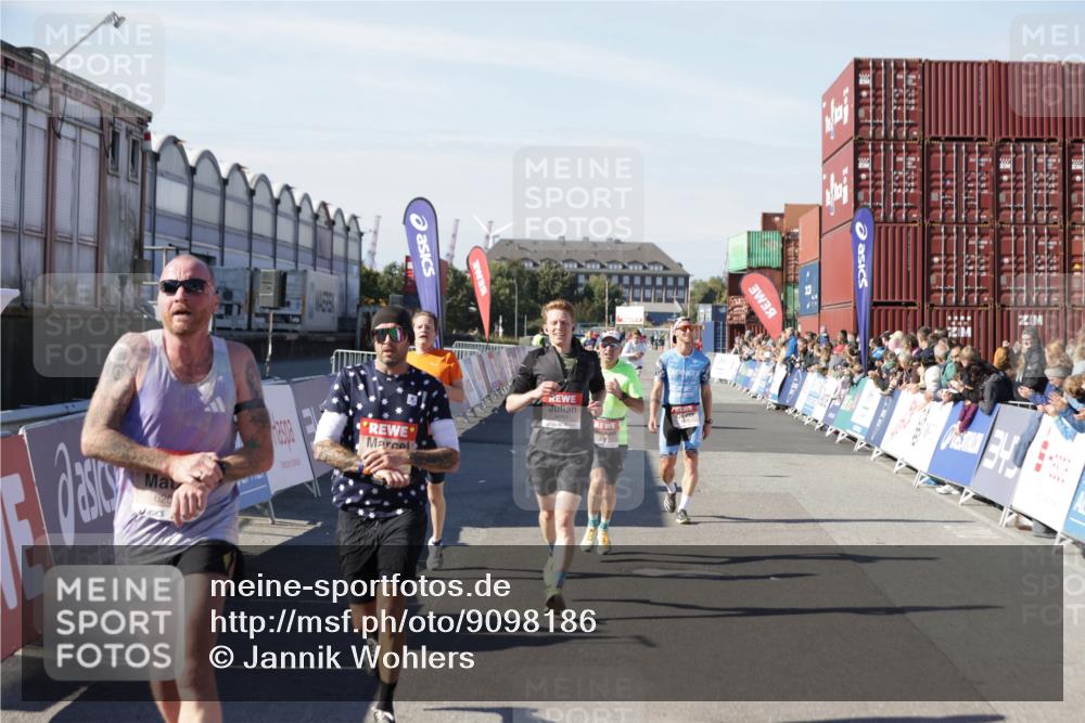 03.10.2025 - Köhlbrandbrückenlauf Jannik Wohlers http://msf.ph/oto/9098186 03.10.2025 12:56:15 Ziel 4028, 4041, 4050, 4078, 4114, 4123, 5957, 6206, 6489, 6495 meine-sportfotos.de