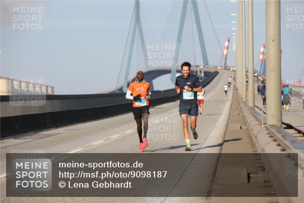 03.10.2025 - Köhlbrandbrückenlauf Lena Gebhardt http://msf.ph/oto/9098187 03.10.2025 09:34:21 Position 2  meine-sportfotos.de