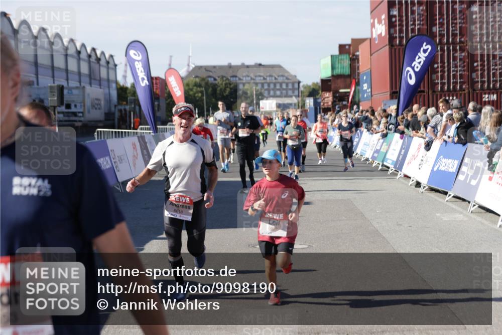 03.10.2025 - Köhlbrandbrückenlauf Jannik Wohlers http://msf.ph/oto/9098190 03.10.2025 13:23:20 Ziel 4339, 4553, 4905, 4911, 5076, 5573, 5716, 6277, 6291, 6618, 6619, 6652, 6653 meine-sportfotos.de