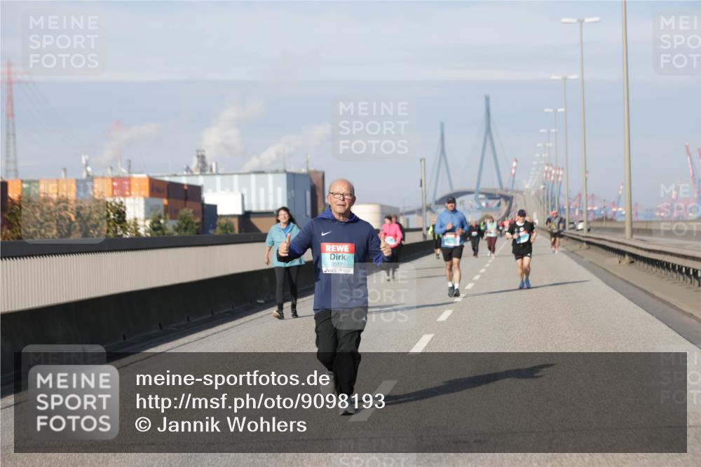 03.10.2025 - Köhlbrandbrückenlauf Jannik Wohlers http://msf.ph/oto/9098193 03.10.2025 10:19:24 Position 3 3517 meine-sportfotos.de