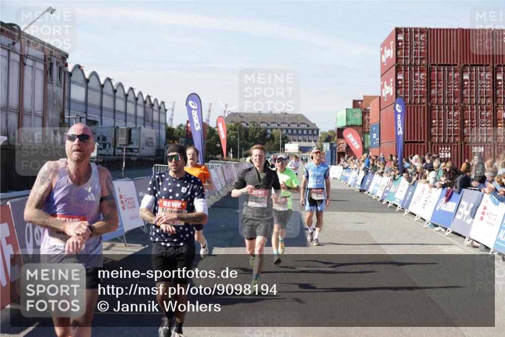 03.10.2025 - Köhlbrandbrückenlauf Jannik Wohlers http://msf.ph/oto/9098194 03.10.2025 12:56:15 Ziel 4028, 4041, 4050, 4078, 4114, 4123, 5957, 6206, 6489, 6495 meine-sportfotos.de