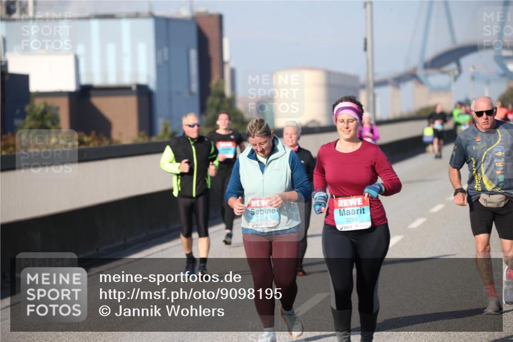 03.10.2025 - Köhlbrandbrückenlauf Jannik Wohlers http://msf.ph/oto/9098195 03.10.2025 10:19:46 Position 3 2515, 3284 meine-sportfotos.de