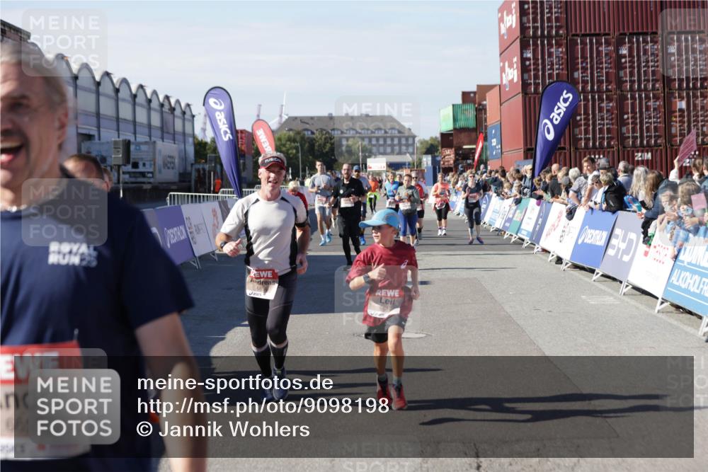 03.10.2025 - Köhlbrandbrückenlauf Jannik Wohlers http://msf.ph/oto/9098198 03.10.2025 13:23:20 Ziel 4339, 4553, 4905, 4911, 5076, 5573, 5716, 6277, 6291, 6618, 6619, 6652, 6653 meine-sportfotos.de