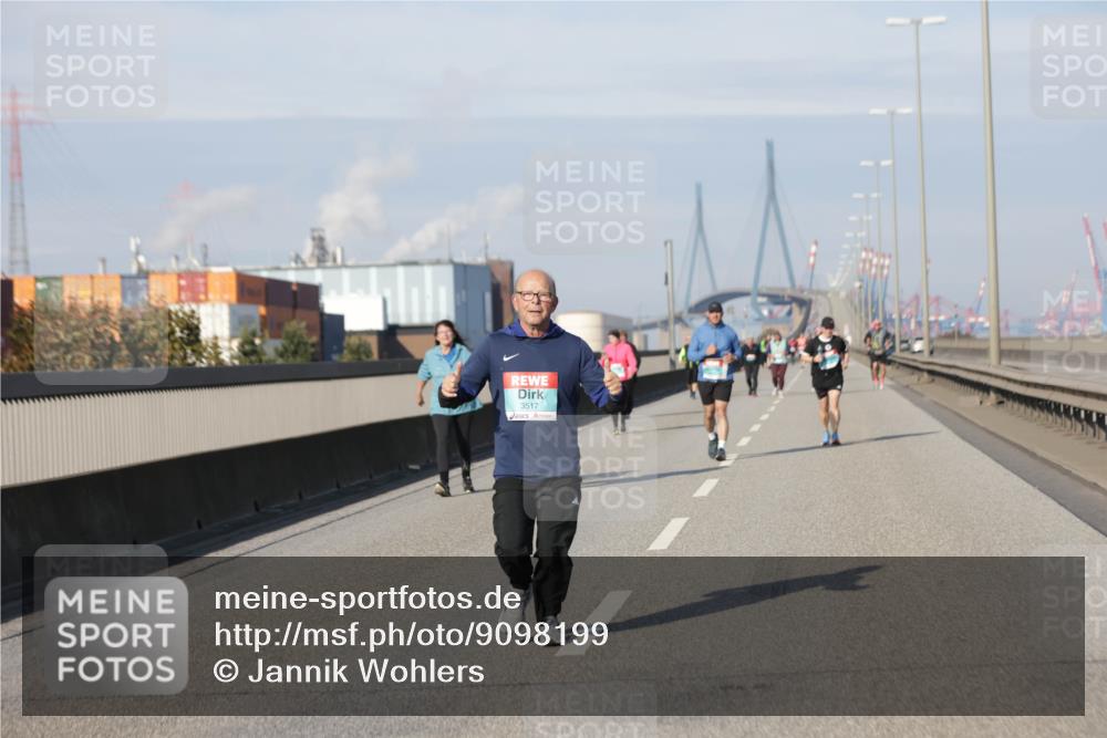 03.10.2025 - Köhlbrandbrückenlauf Jannik Wohlers http://msf.ph/oto/9098199 03.10.2025 10:19:24 Position 3 3517 meine-sportfotos.de