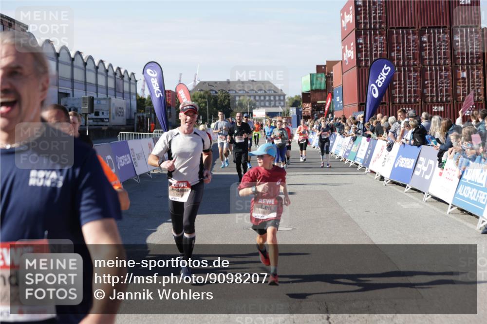 03.10.2025 - Köhlbrandbrückenlauf Jannik Wohlers http://msf.ph/oto/9098207 03.10.2025 13:23:20 Ziel 4339, 4553, 4905, 4911, 5076, 5573, 5716, 6277, 6291, 6618, 6619, 6652, 6653 meine-sportfotos.de