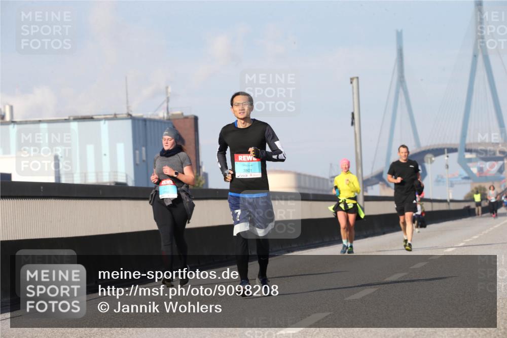 03.10.2025 - Köhlbrandbrückenlauf Jannik Wohlers http://msf.ph/oto/9098208 03.10.2025 10:21:47 Position 3 3824, 3801 meine-sportfotos.de