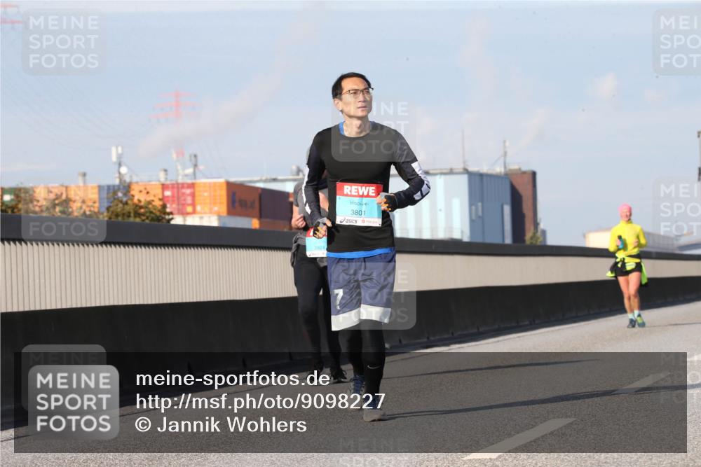 03.10.2025 - Köhlbrandbrückenlauf Jannik Wohlers http://msf.ph/oto/9098227 03.10.2025 10:21:52 Position 3 3824, 3801 meine-sportfotos.de
