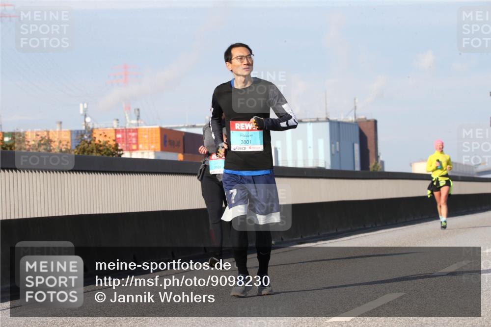 03.10.2025 - Köhlbrandbrückenlauf Jannik Wohlers http://msf.ph/oto/9098230 03.10.2025 10:21:52 Position 3 3824, 3801 meine-sportfotos.de