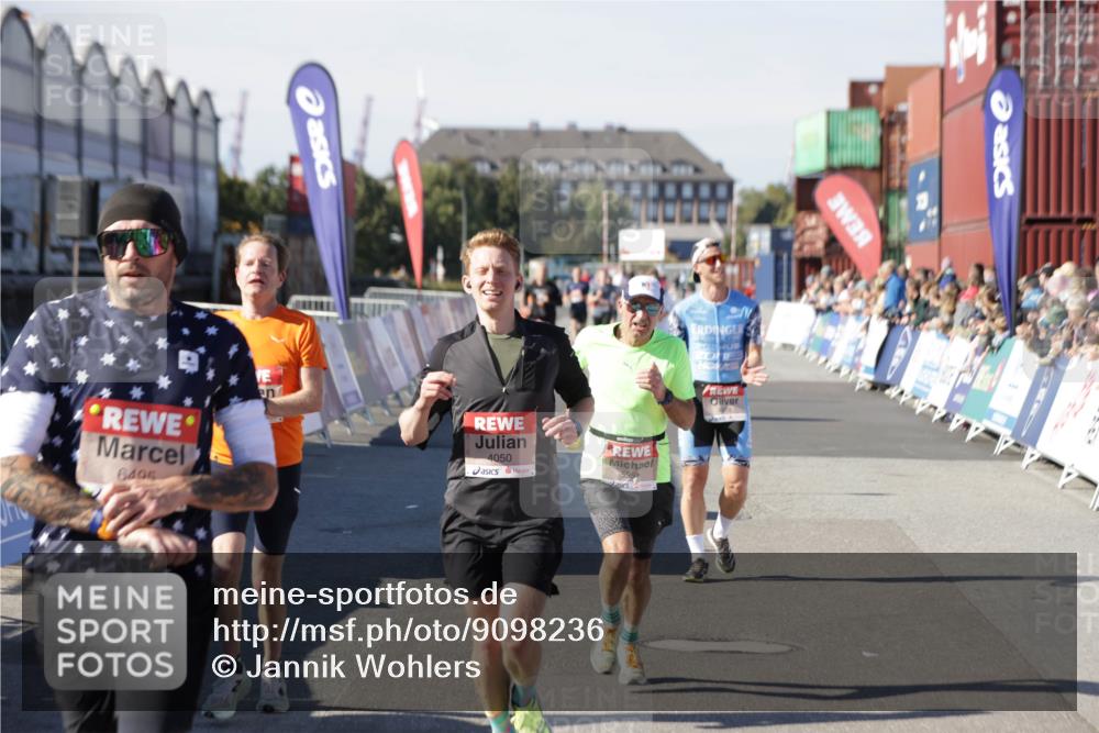 03.10.2025 - Köhlbrandbrückenlauf Jannik Wohlers http://msf.ph/oto/9098236 03.10.2025 12:56:15 Ziel 4028, 4041, 4050, 4078, 4114, 4123, 5957, 6206, 6489, 6495 meine-sportfotos.de