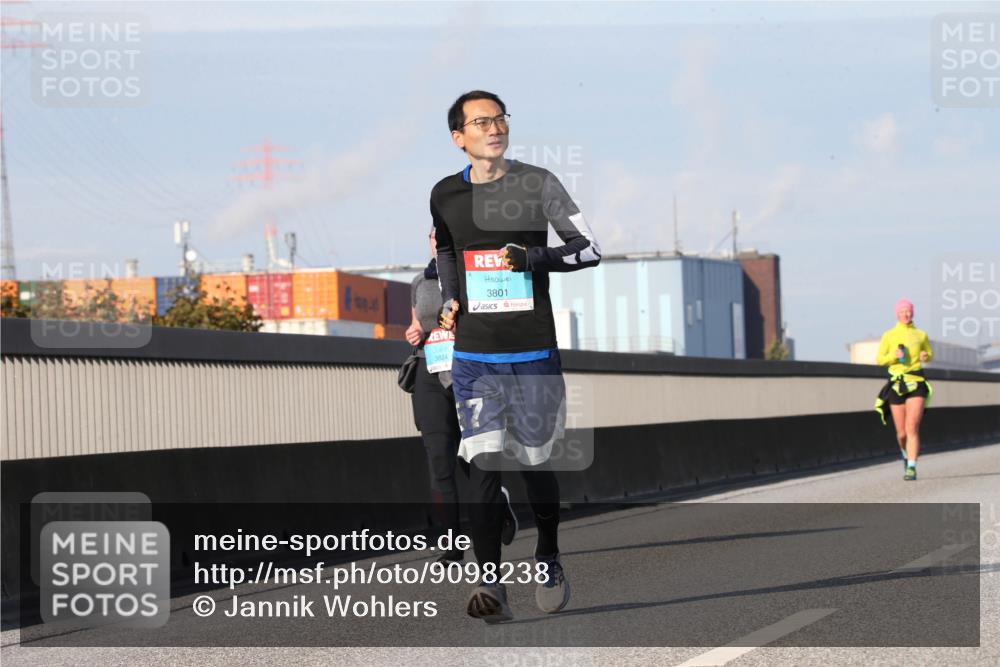 03.10.2025 - Köhlbrandbrückenlauf Jannik Wohlers http://msf.ph/oto/9098238 03.10.2025 10:21:52 Position 3 3824, 3801 meine-sportfotos.de