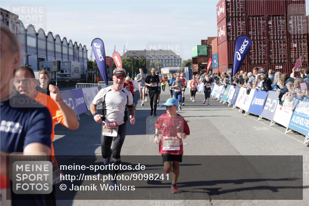 03.10.2025 - Köhlbrandbrückenlauf Jannik Wohlers http://msf.ph/oto/9098241 03.10.2025 13:23:20 Ziel 4339, 4553, 4905, 4911, 5076, 5573, 5716, 6277, 6291, 6618, 6619, 6652, 6653 meine-sportfotos.de