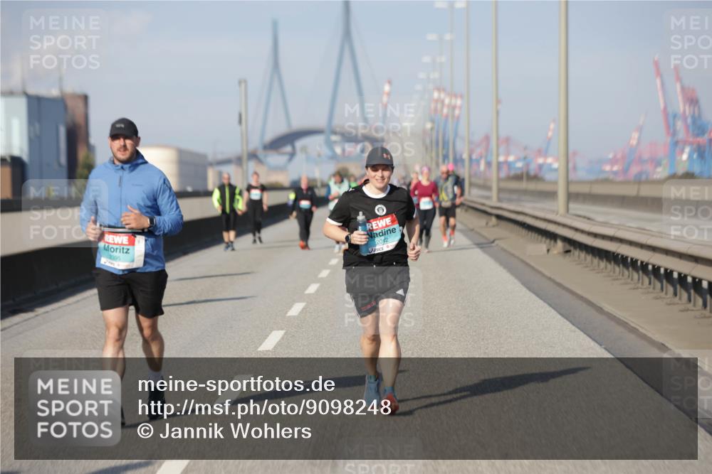 03.10.2025 - Köhlbrandbrückenlauf Jannik Wohlers http://msf.ph/oto/9098248 03.10.2025 10:19:31 Position 3 2042 meine-sportfotos.de