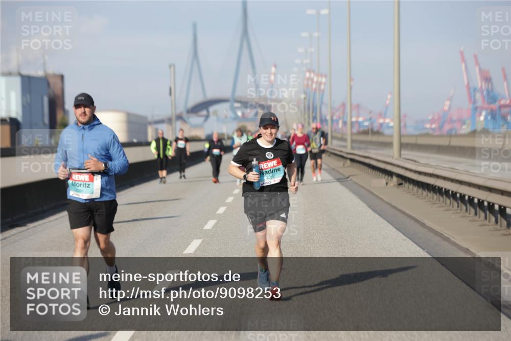 03.10.2025 - Köhlbrandbrückenlauf Jannik Wohlers http://msf.ph/oto/9098253 03.10.2025 10:19:31 Position 3 2012 meine-sportfotos.de
