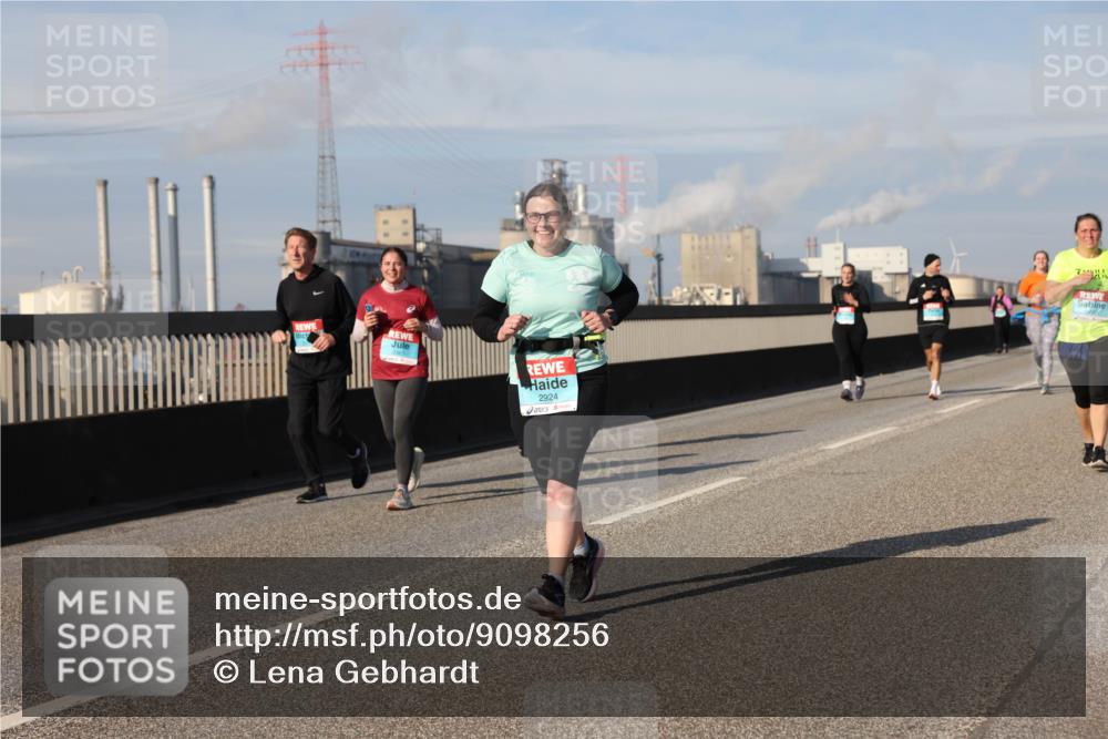 03.10.2025 - Köhlbrandbrückenlauf Lena Gebhardt http://msf.ph/oto/9098256 03.10.2025 10:10:24 Position 2 2924 meine-sportfotos.de