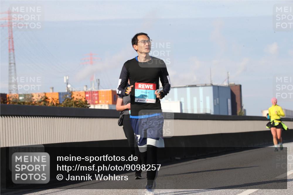 03.10.2025 - Köhlbrandbrückenlauf Jannik Wohlers http://msf.ph/oto/9098257 03.10.2025 10:21:53 Position 3 3801 meine-sportfotos.de