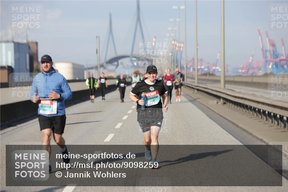 03.10.2025 - Köhlbrandbrückenlauf Jannik Wohlers http://msf.ph/oto/9098259 03.10.2025 10:19:31 Position 3 395, 2042 meine-sportfotos.de