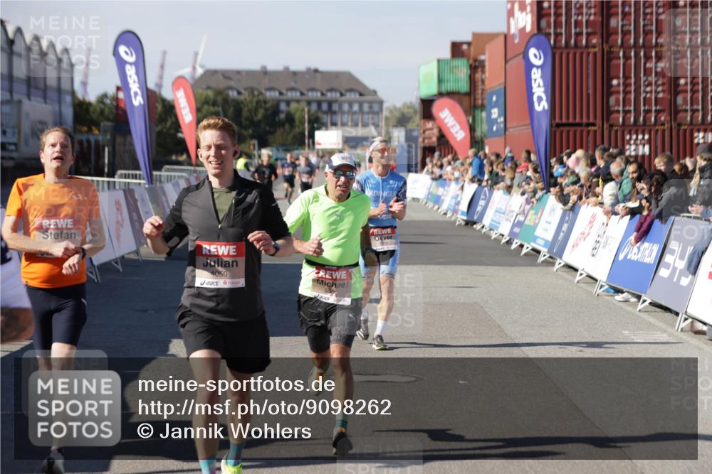 03.10.2025 - Köhlbrandbrückenlauf Jannik Wohlers http://msf.ph/oto/9098262 03.10.2025 12:56:16 Ziel 4028, 4041, 4050, 4078, 4114, 4123, 5957, 6206, 6489, 6495 meine-sportfotos.de