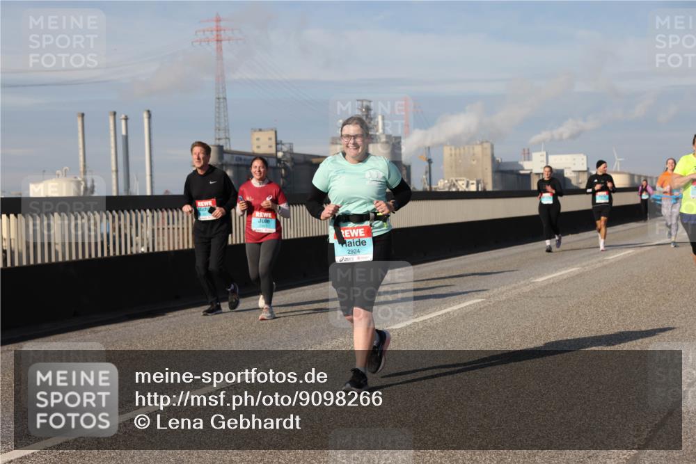 03.10.2025 - Köhlbrandbrückenlauf Lena Gebhardt http://msf.ph/oto/9098266 03.10.2025 10:10:24 Position 2 2924 meine-sportfotos.de