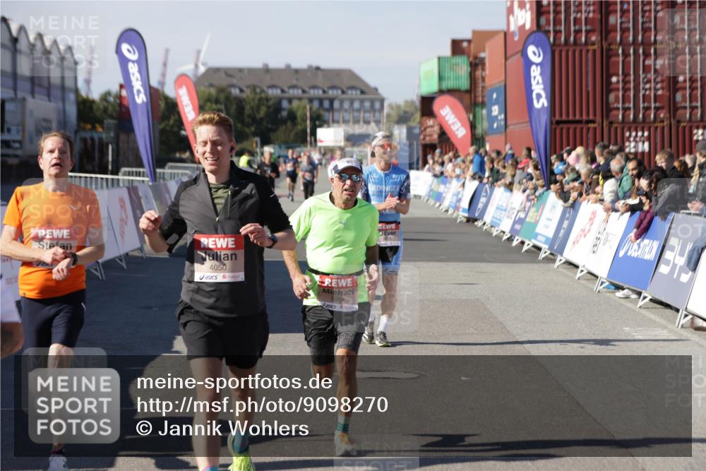 03.10.2025 - Köhlbrandbrückenlauf Jannik Wohlers http://msf.ph/oto/9098270 03.10.2025 12:56:16 Ziel 4028, 4041, 4050, 4078, 4114, 4123, 5957, 6206, 6489, 6495 meine-sportfotos.de