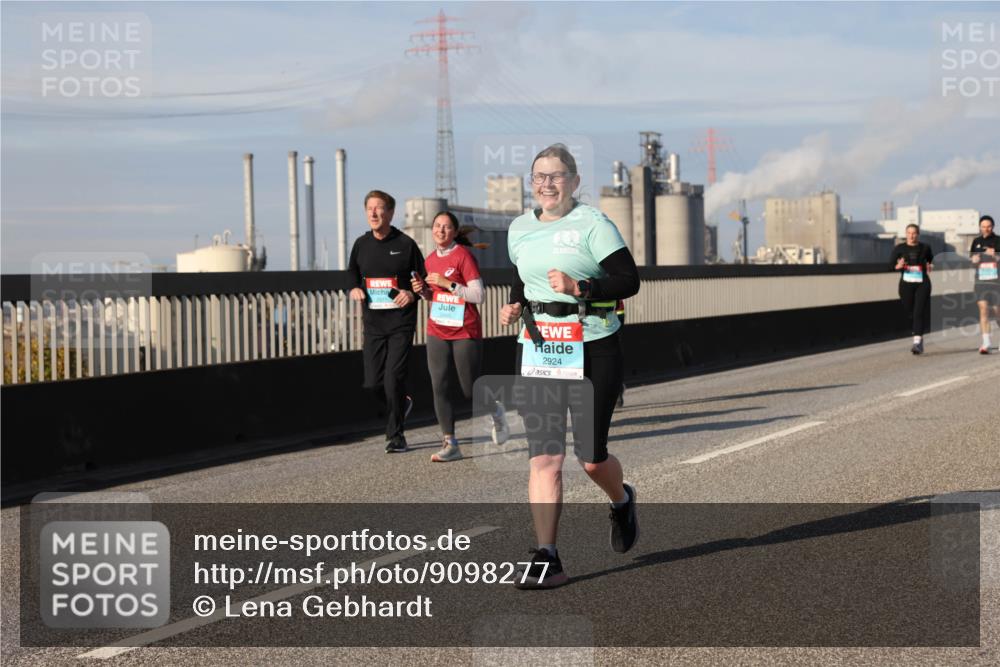 03.10.2025 - Köhlbrandbrückenlauf Lena Gebhardt http://msf.ph/oto/9098277 03.10.2025 10:10:25 Position 2 2924 meine-sportfotos.de