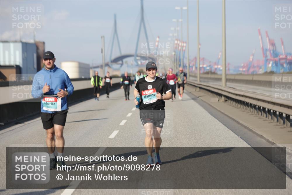 03.10.2025 - Köhlbrandbrückenlauf Jannik Wohlers http://msf.ph/oto/9098278 03.10.2025 10:19:31 Position 3 2395, 2012 meine-sportfotos.de
