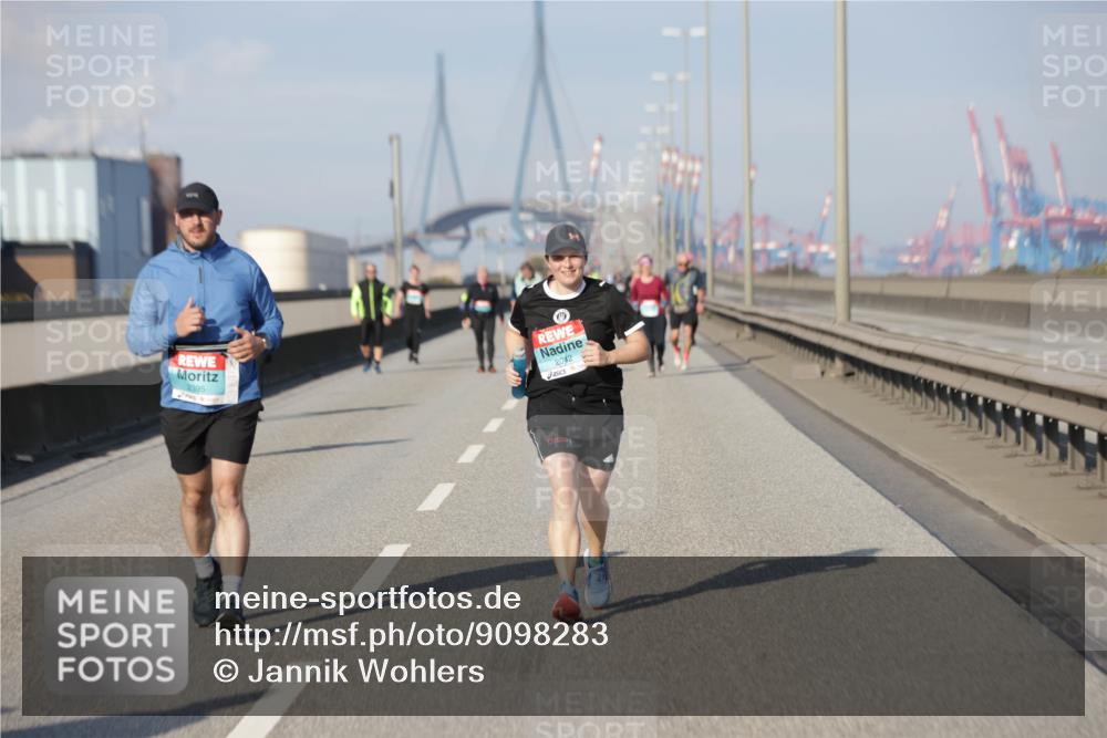 03.10.2025 - Köhlbrandbrückenlauf Jannik Wohlers http://msf.ph/oto/9098283 03.10.2025 10:19:31 Position 3 2395, 2042 meine-sportfotos.de