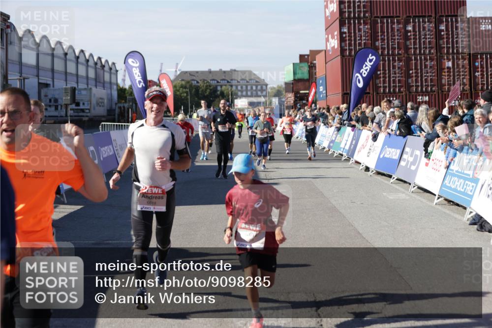 03.10.2025 - Köhlbrandbrückenlauf Jannik Wohlers http://msf.ph/oto/9098285 03.10.2025 13:23:21 Ziel 4339, 4553, 4887, 4911, 5076, 5114, 6277, 6291, 6618, 6619, 6652, 6653 meine-sportfotos.de