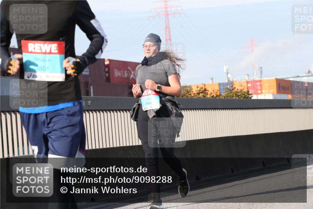 03.10.2025 - Köhlbrandbrückenlauf Jannik Wohlers http://msf.ph/oto/9098288 03.10.2025 10:21:55 Position 3 3801, 3824 meine-sportfotos.de