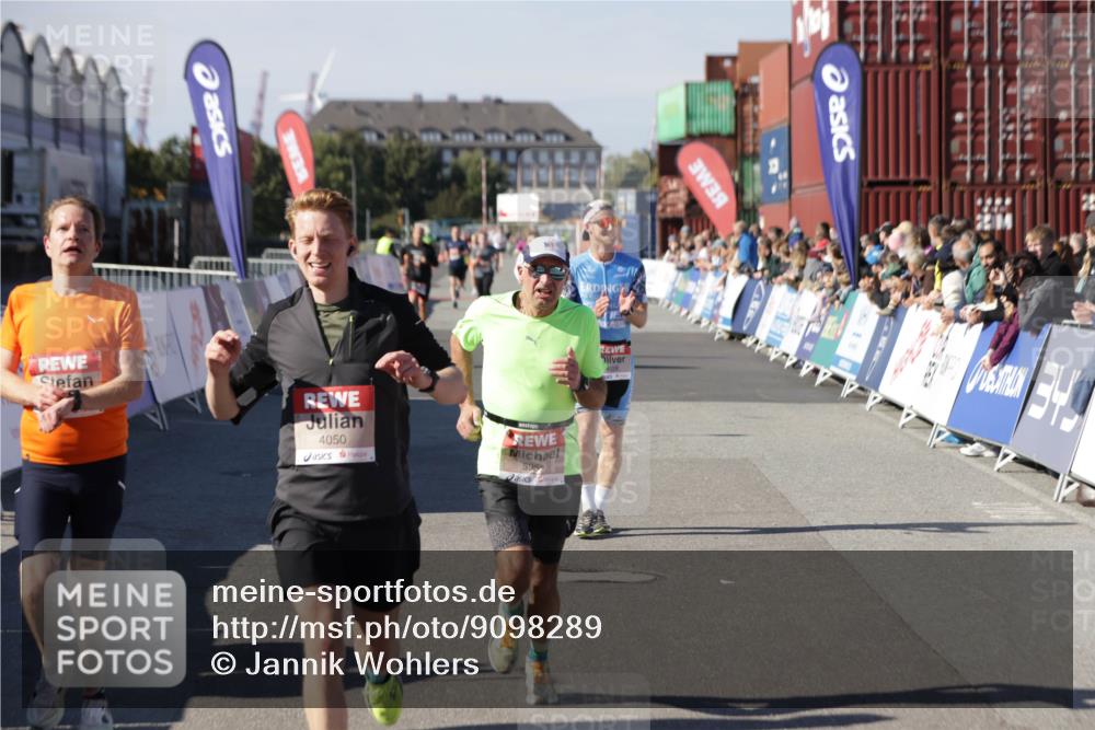 03.10.2025 - Köhlbrandbrückenlauf Jannik Wohlers http://msf.ph/oto/9098289 03.10.2025 12:56:16 Ziel 4028, 4041, 4050, 4078, 4114, 4123, 5957, 6206, 6489, 6495 meine-sportfotos.de