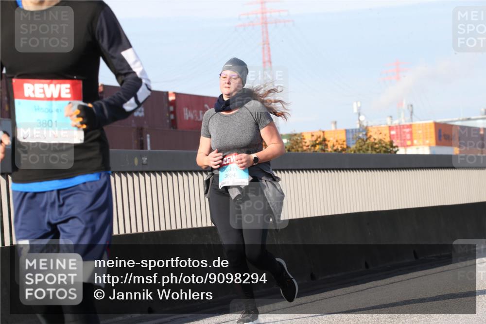 03.10.2025 - Köhlbrandbrückenlauf Jannik Wohlers http://msf.ph/oto/9098294 03.10.2025 10:21:55 Position 3 3801, 3824 meine-sportfotos.de