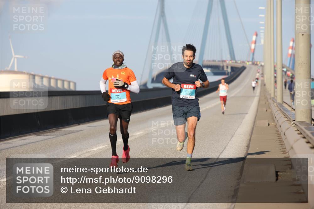 03.10.2025 - Köhlbrandbrückenlauf Lena Gebhardt http://msf.ph/oto/9098296 03.10.2025 09:34:23 Position 2  meine-sportfotos.de