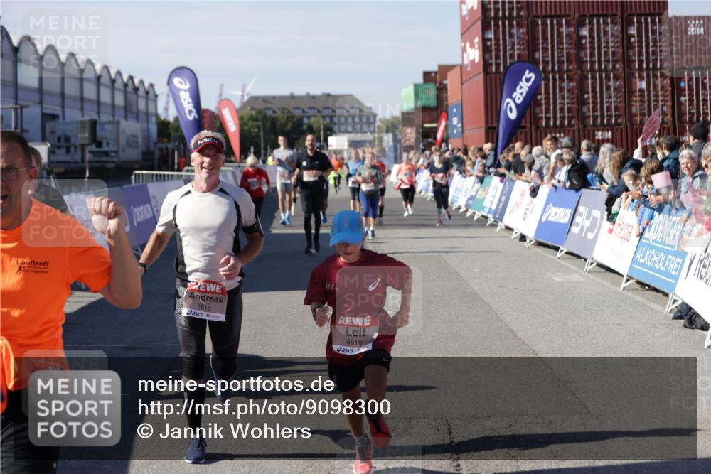 03.10.2025 - Köhlbrandbrückenlauf Jannik Wohlers http://msf.ph/oto/9098300 03.10.2025 13:23:21 Ziel 4339, 4553, 4887, 4911, 5076, 5114, 6277, 6291, 6618, 6619, 6652, 6653 meine-sportfotos.de