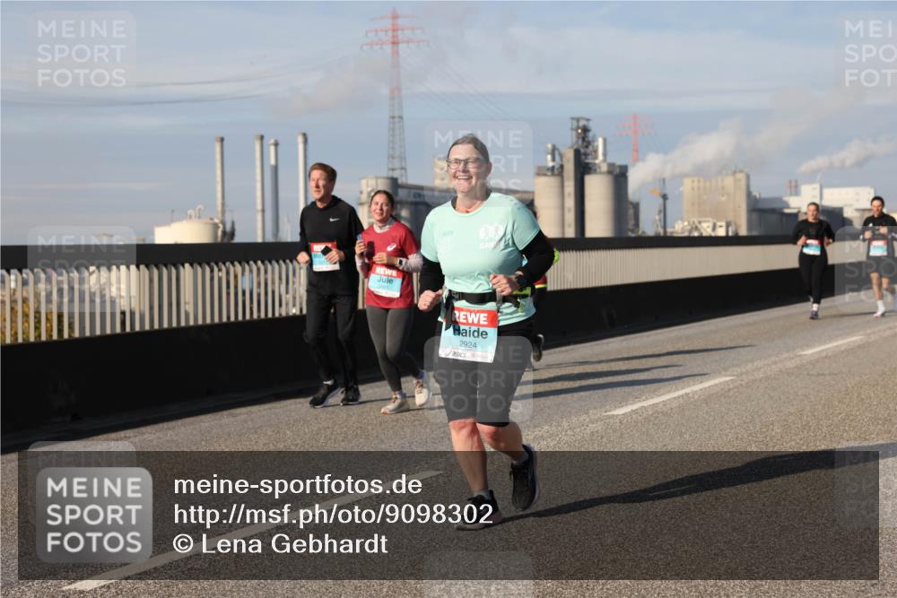 03.10.2025 - Köhlbrandbrückenlauf Lena Gebhardt http://msf.ph/oto/9098302 03.10.2025 10:10:25 Position 2 2924 meine-sportfotos.de
