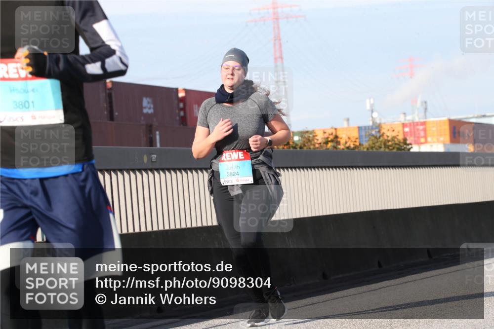 03.10.2025 - Köhlbrandbrückenlauf Jannik Wohlers http://msf.ph/oto/9098304 03.10.2025 10:21:56 Position 3 3801, 3824 meine-sportfotos.de