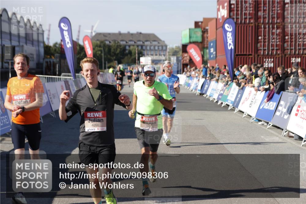 03.10.2025 - Köhlbrandbrückenlauf Jannik Wohlers http://msf.ph/oto/9098306 03.10.2025 12:56:16 Ziel 4028, 4041, 4050, 4078, 4114, 4123, 5957, 6206, 6489, 6495 meine-sportfotos.de