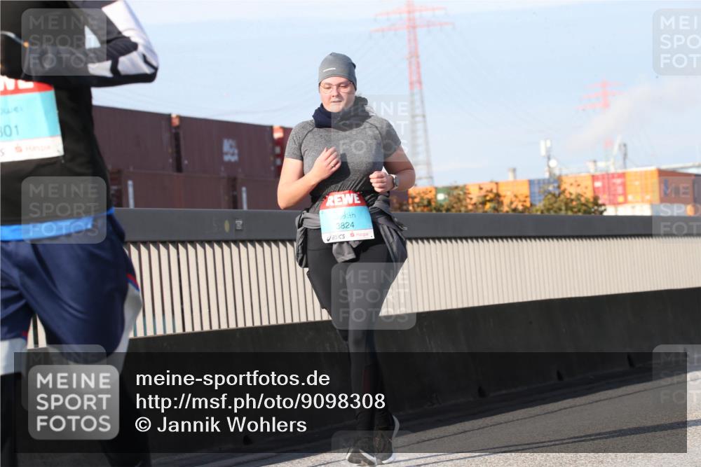03.10.2025 - Köhlbrandbrückenlauf Jannik Wohlers http://msf.ph/oto/9098308 03.10.2025 10:21:56 Position 3 801, 3824 meine-sportfotos.de