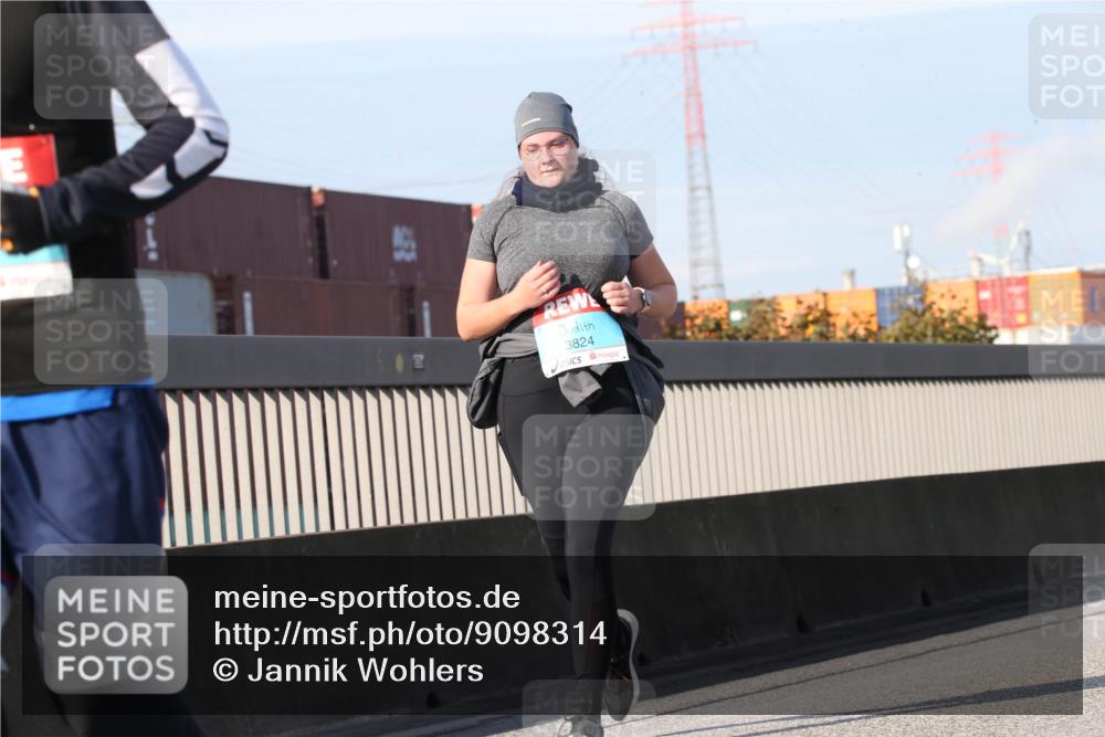 03.10.2025 - Köhlbrandbrückenlauf Jannik Wohlers http://msf.ph/oto/9098314 03.10.2025 10:21:56 Position 3 3824 meine-sportfotos.de