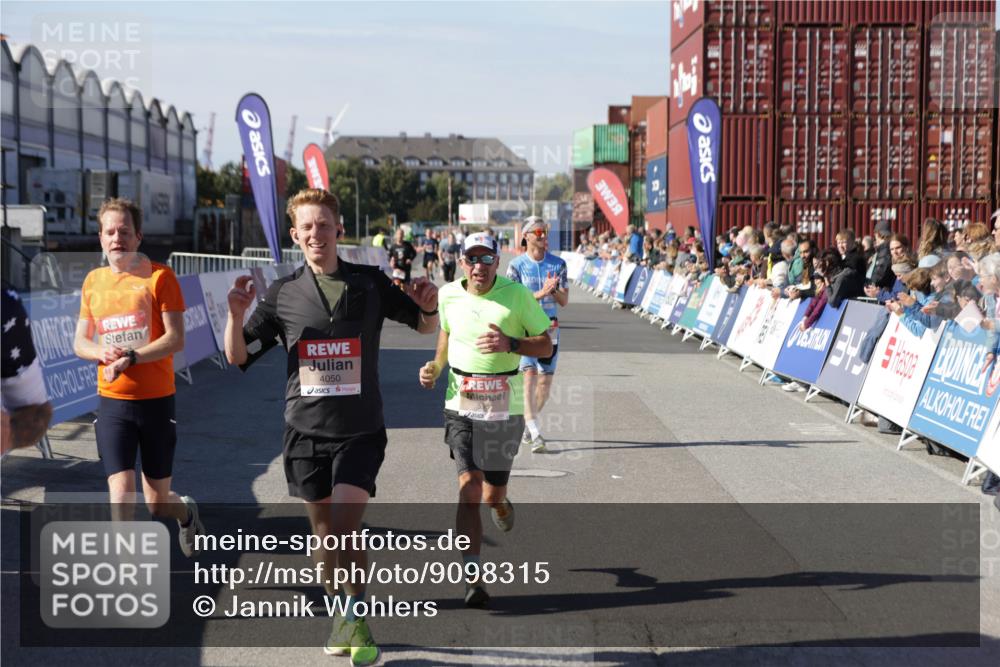 03.10.2025 - Köhlbrandbrückenlauf Jannik Wohlers http://msf.ph/oto/9098315 03.10.2025 12:56:16 Ziel 4028, 4041, 4050, 4078, 4114, 4123, 5957, 6206, 6489, 6495 meine-sportfotos.de