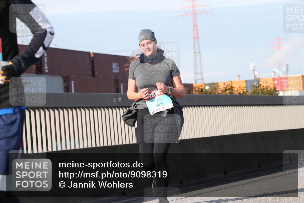 03.10.2025 - Köhlbrandbrückenlauf Jannik Wohlers http://msf.ph/oto/9098319 03.10.2025 10:21:56 Position 3 3824 meine-sportfotos.de