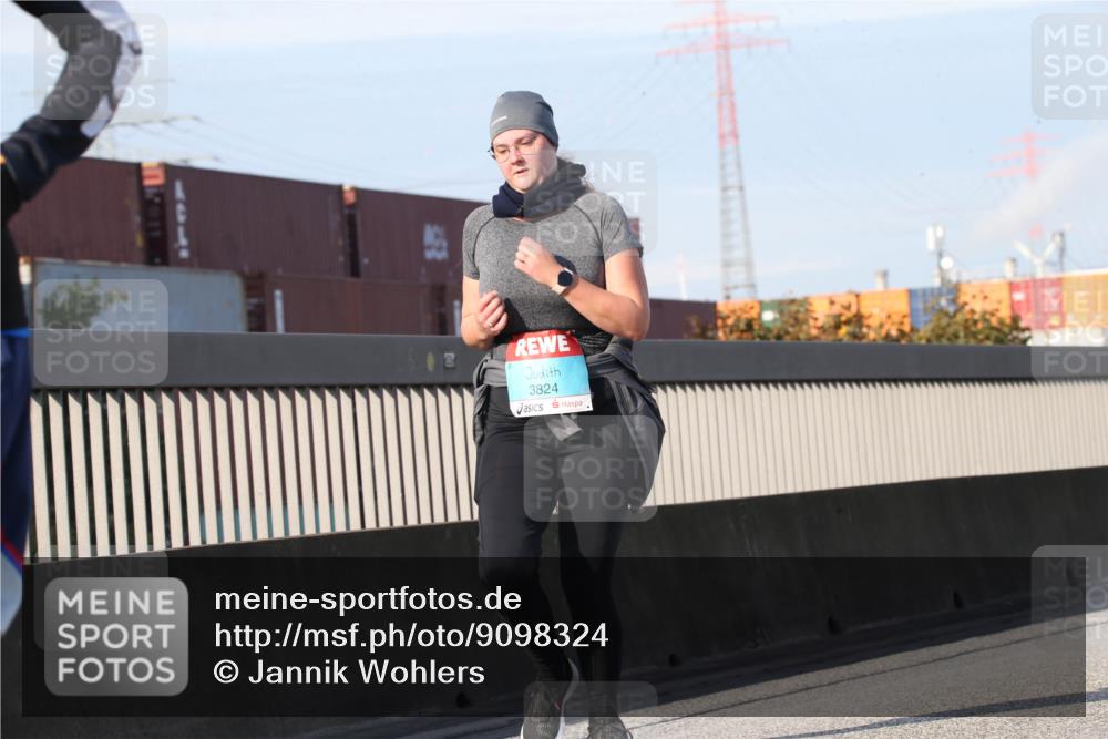 03.10.2025 - Köhlbrandbrückenlauf Jannik Wohlers http://msf.ph/oto/9098324 03.10.2025 10:21:56 Position 3 3824 meine-sportfotos.de