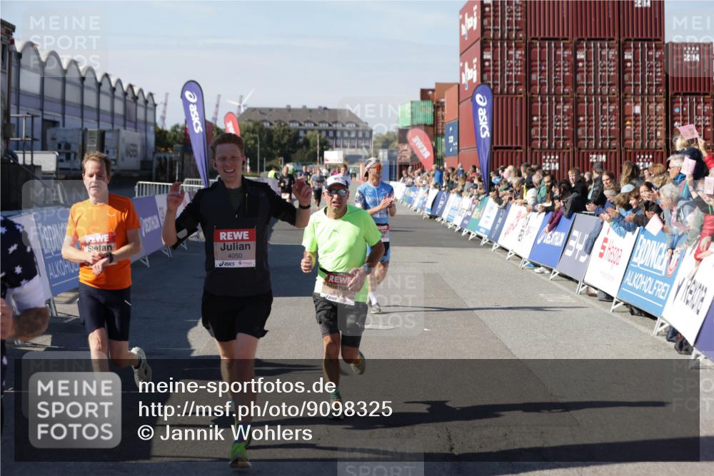 03.10.2025 - Köhlbrandbrückenlauf Jannik Wohlers http://msf.ph/oto/9098325 03.10.2025 12:56:16 Ziel 4028, 4041, 4050, 4078, 4114, 4123, 5957, 6206, 6489, 6495 meine-sportfotos.de