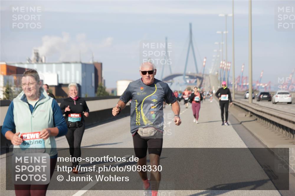 03.10.2025 - Köhlbrandbrückenlauf Jannik Wohlers http://msf.ph/oto/9098330 03.10.2025 10:19:52 Position 3 2515 meine-sportfotos.de